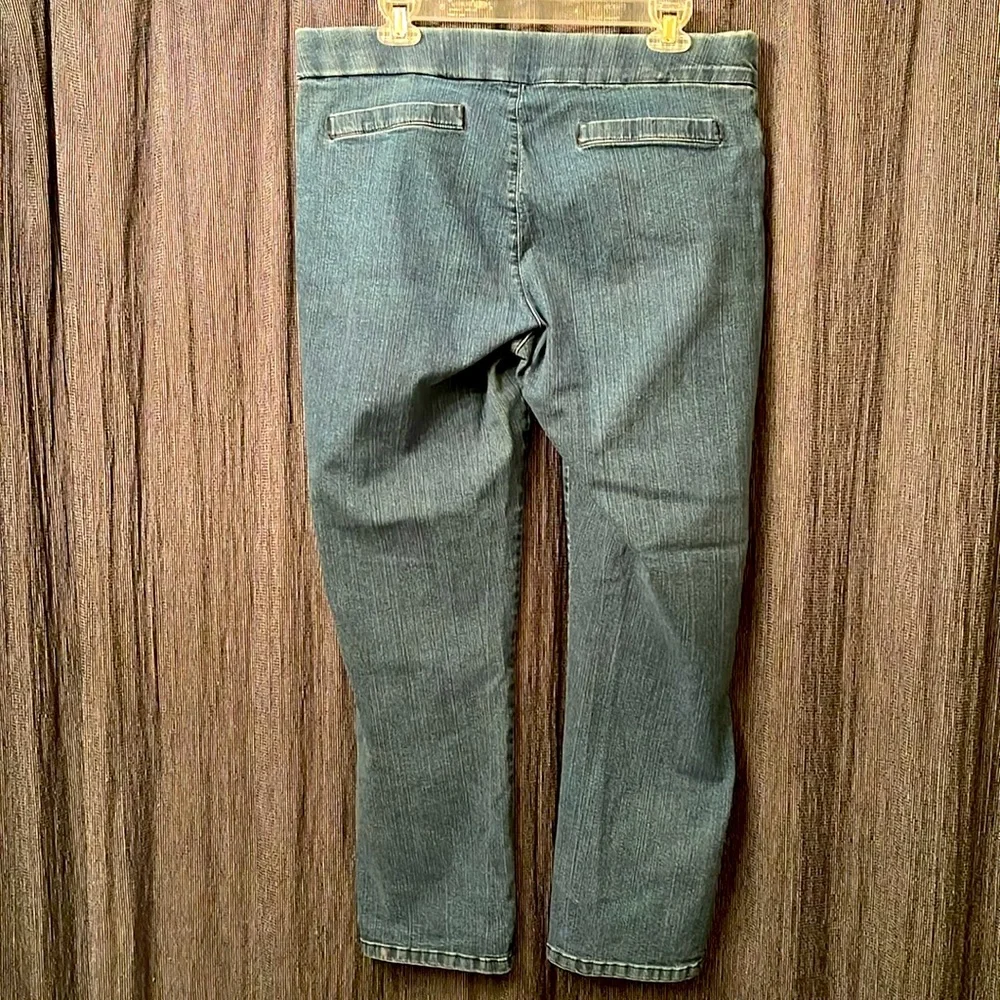 CHIC Classic Pull On Jeans - Picture 2 of 4